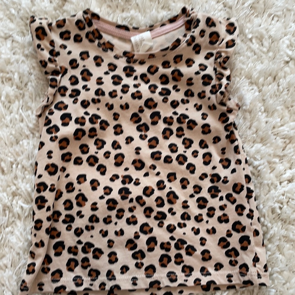 H and M Baby Girls Adorable sleeveless leopard print shirt!